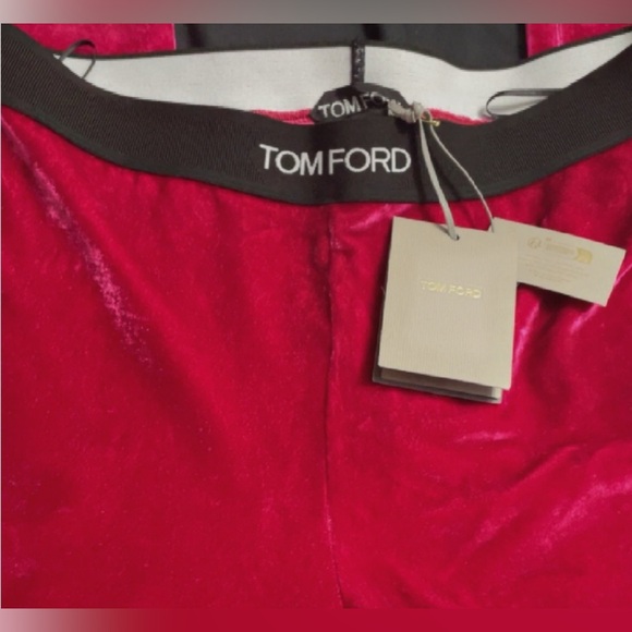 Brand new *TOM FORD SET *leggings size Large fits more like a medium with bra - Picture 5 of 8